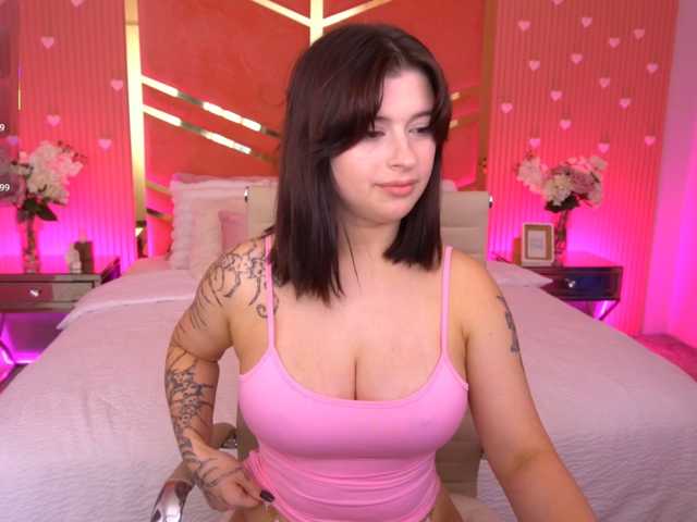 MikiiKiwi live cam preview