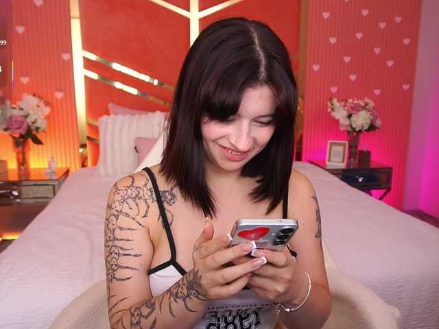 MikiiKiwi live cam on BongaCams