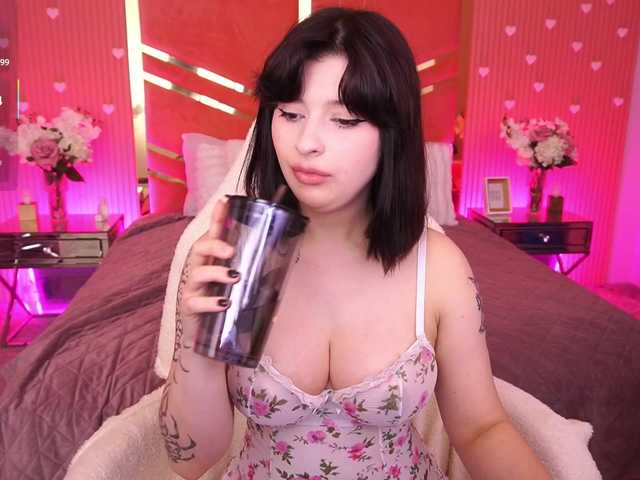 MikiiKiwi live cam on BongaCams