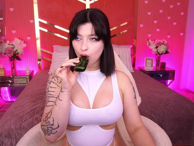 MikiiKiwi live cam on BongaCams
