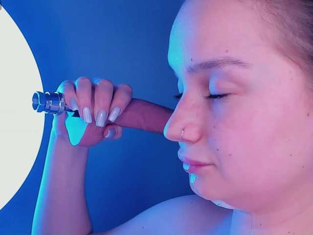 bitchpeace's BongaCams show and profile