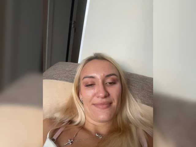 shymiaa1 live cam on BongaCams