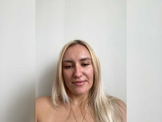 shymiaa1 live cam on BongaCams