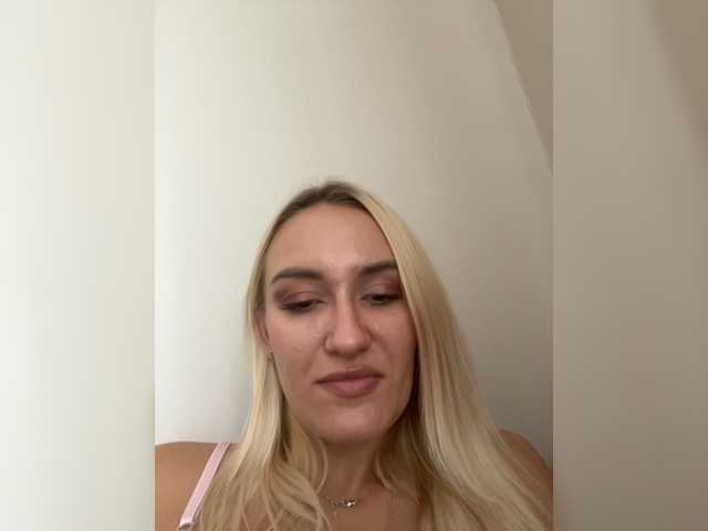 shymiaa1 live cam on BongaCams