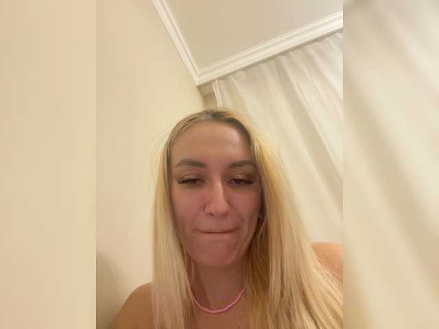 shymiaa1 live cam on BongaCams