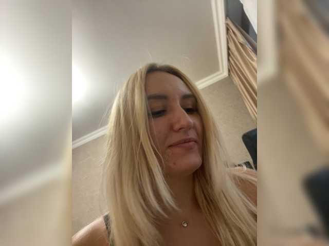 shymiaa1 live cam on BongaCams