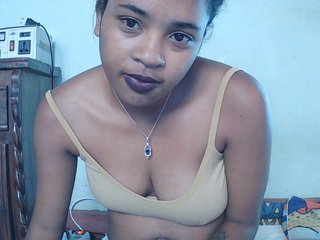 TriciaBella's Live Webcam