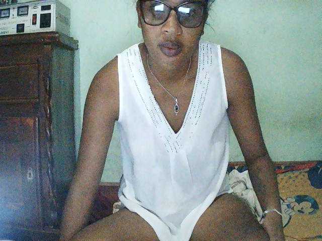 TriciaBella live cam on BongaCams