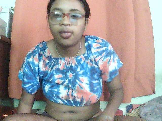 TriciaBella live cam on BongaCams