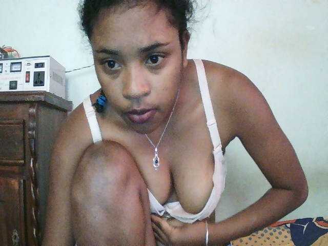 TriciaBella live cam on BongaCams