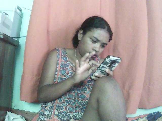 TriciaBella vous attend pour discuter, flirter et plus sur bongacams