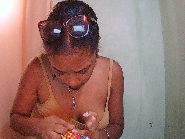 TriciaBella live cam on BongaCams