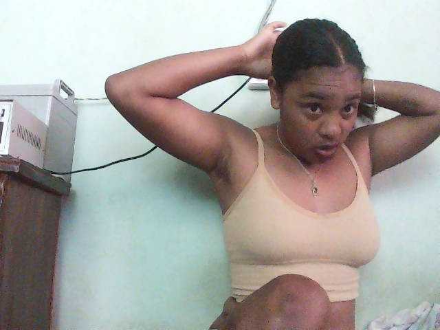 TriciaBella, en directo ahora en BongaCams