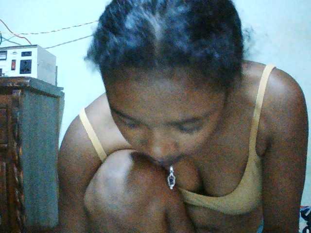 TriciaBella live cam on BongaCams