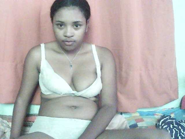 TriciaBella live cam on BongaCams