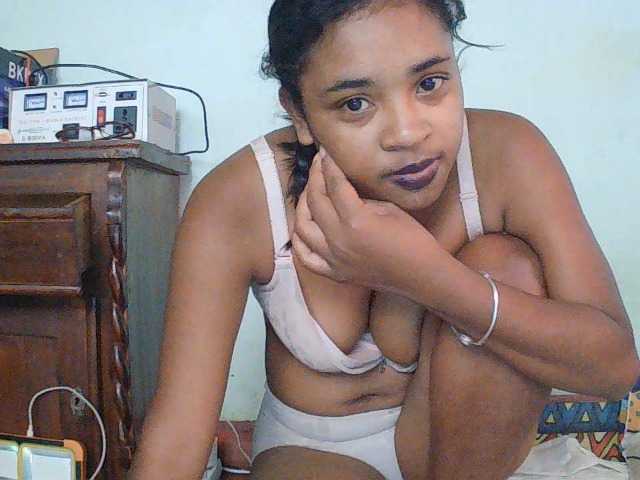 TriciaBella live cam on BongaCams