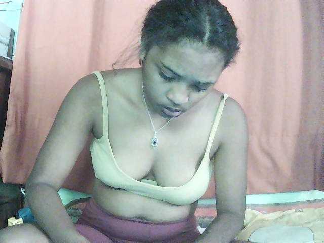 TriciaBella live cam on BongaCams