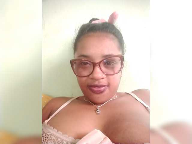 TriciaBella live cam on BongaCams