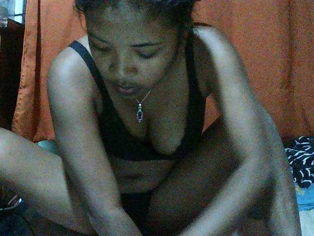 TriciaBella live cam on BongaCams