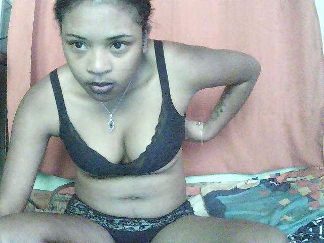 TriciaBella live cam on BongaCams