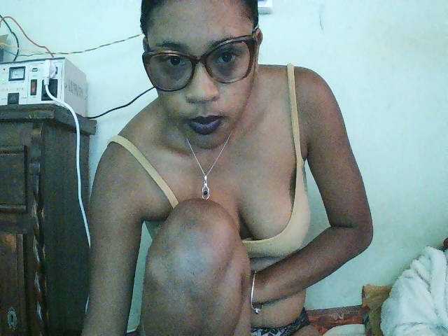 TriciaBella live cam on BongaCams