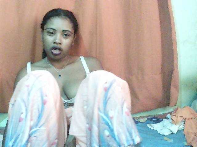 TriciaBella live cam