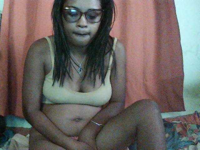 TriciaBella live cam on BongaCams