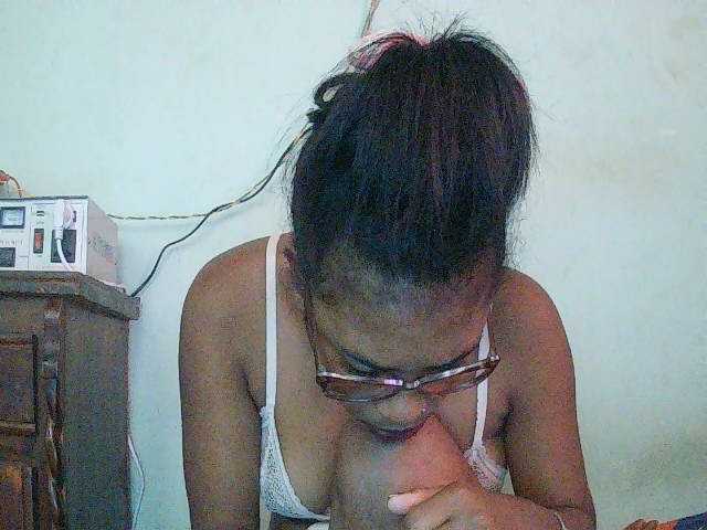 TriciaBella live cam on BongaCams
