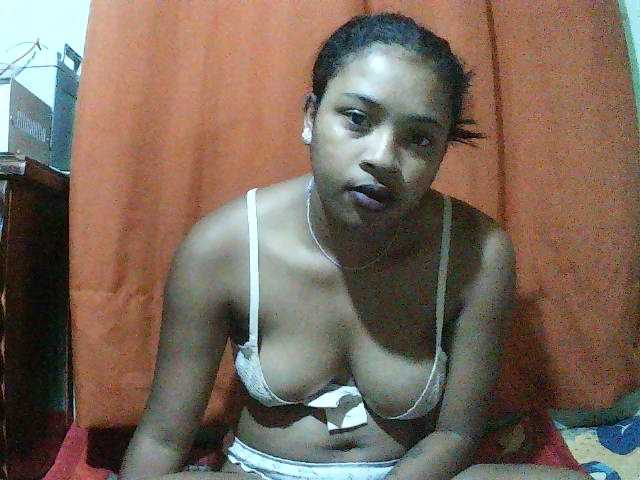 TriciaBella live cam on BongaCams