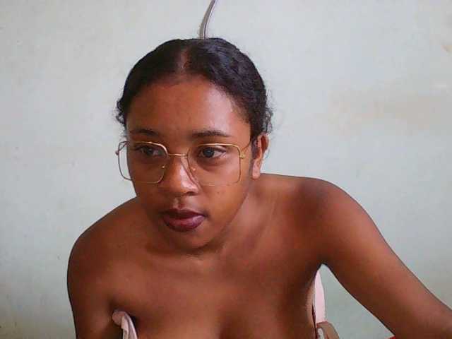 TriciaBella's BongaCams show and profile