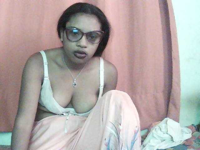 TriciaBella live cam on BongaCams