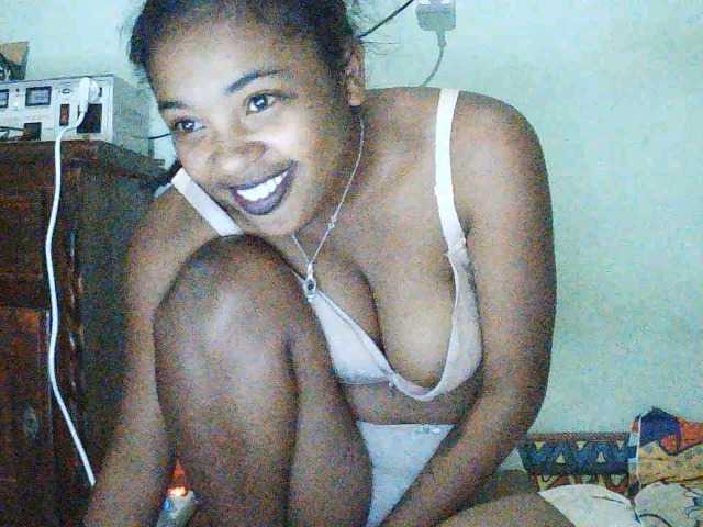 TriciaBella live cam on BongaCams