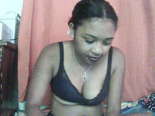 TriciaBella live cam on BongaCams