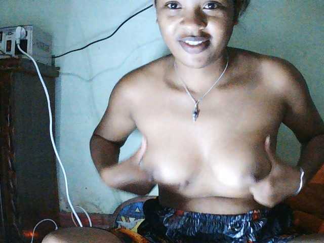 TriciaBella live cam on BongaCams