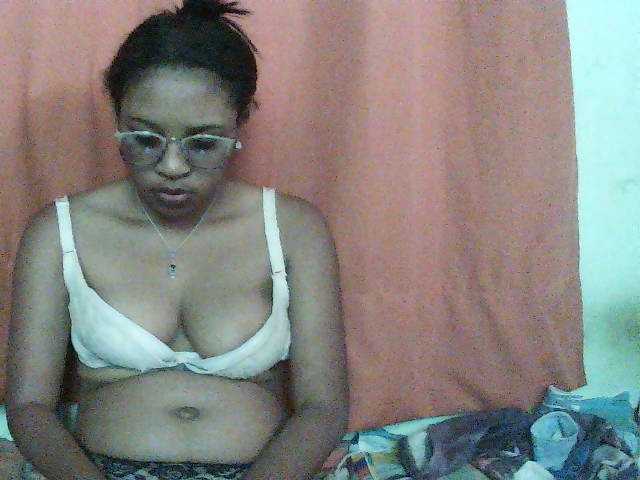 TriciaBella live cam on BongaCams