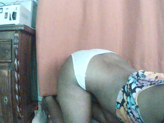 Chat with TriciaBella live cam