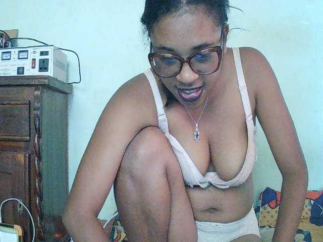 TriciaBella live cam on BongaCams