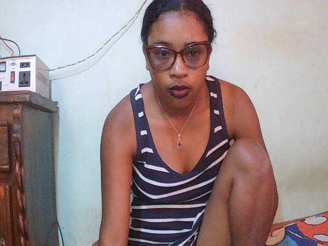 TriciaBella live webcam show