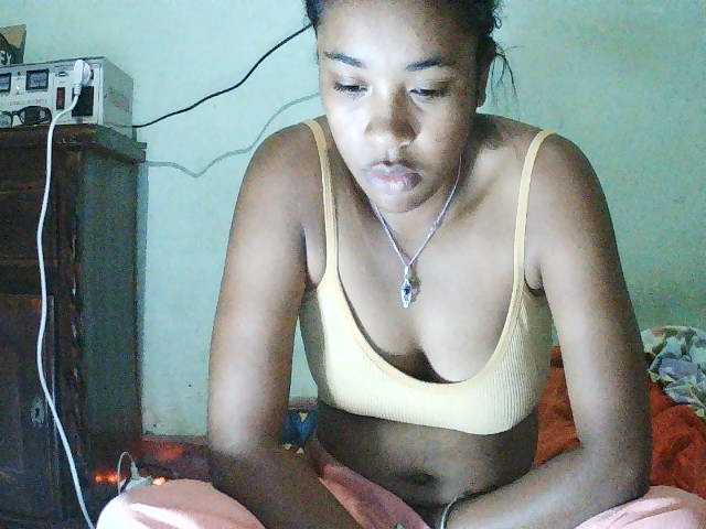 TriciaBella live cam on BongaCams