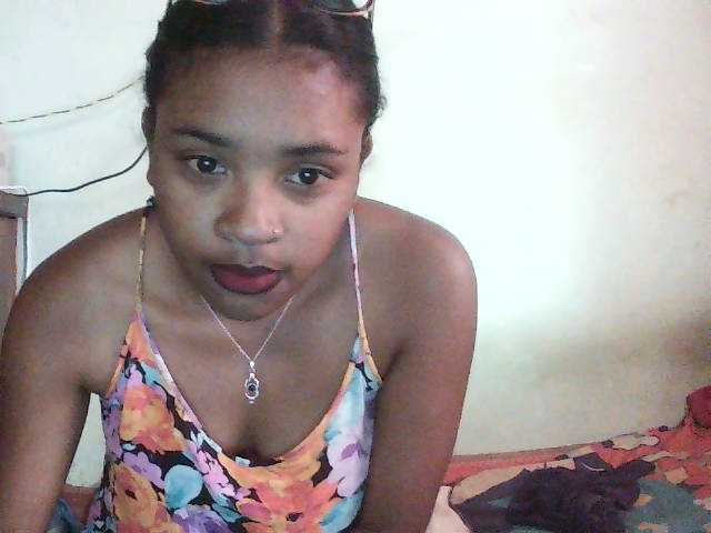 TriciaBella live cam on BongaCams