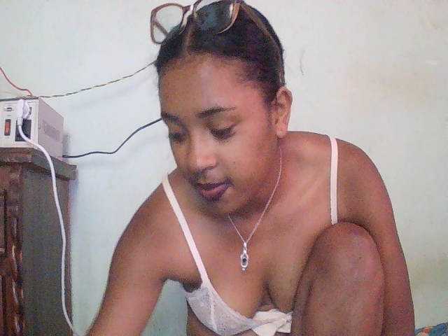 TriciaBella live cam on BongaCams