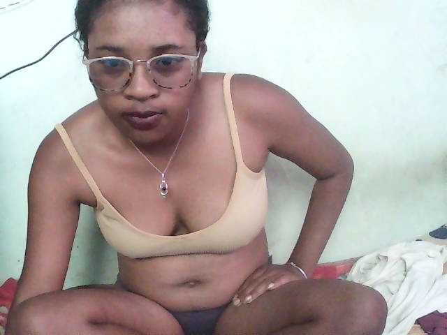 TriciaBella, live now on BongaCams