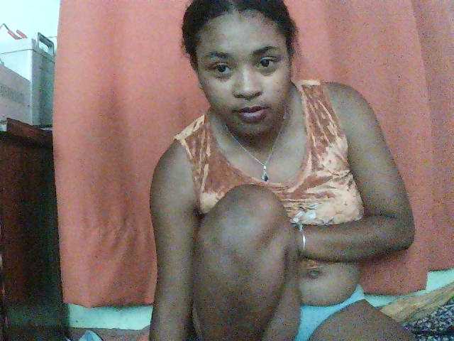 TriciaBella live cam on BongaCams