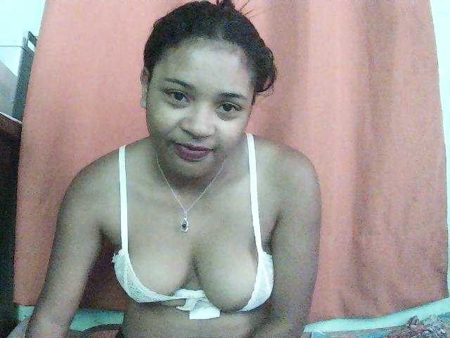 TriciaBella live cam on BongaCams