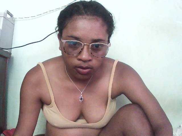 TriciaBella, en directo ahora en BongaCams
