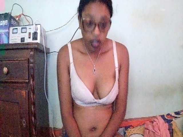 TriciaBella live cam on BongaCams