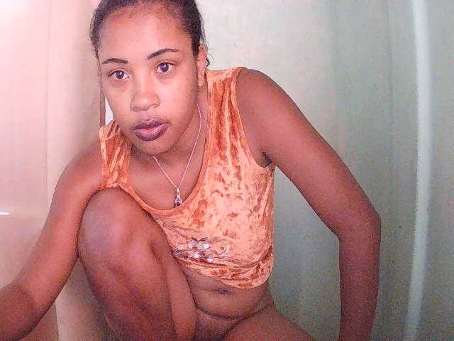 TriciaBella live cam on BongaCams
