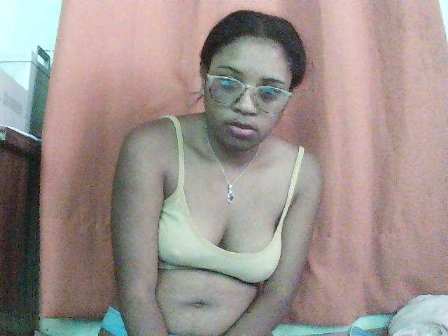 TriciaBella live cam on BongaCams