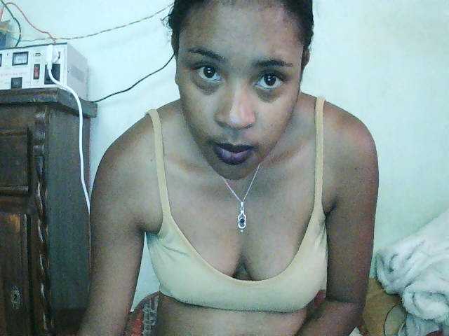 TriciaBella live cam on BongaCams