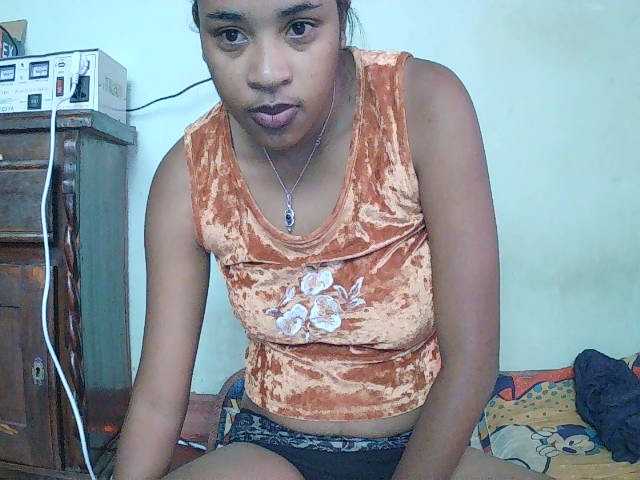 TriciaBella live cam on BongaCams